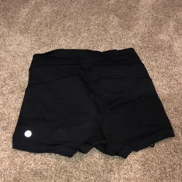 Lululemon tie up shorts - Picture 2 of 2